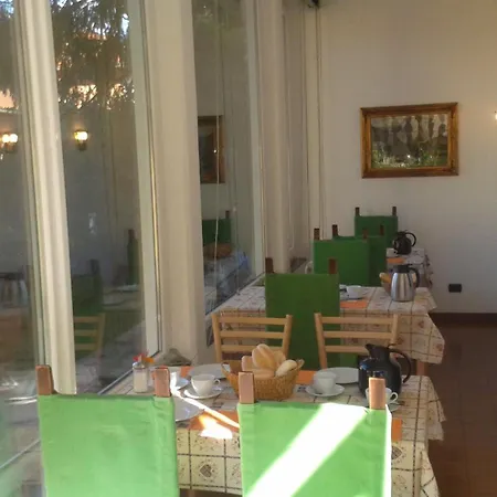 Le Colombine Frühstückspension Abbadia Lariana